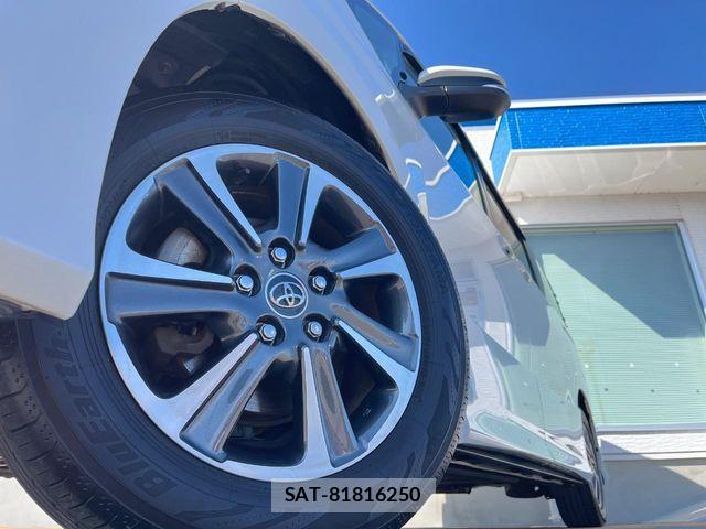 Toyota VOXY 2017-08 8210936-8