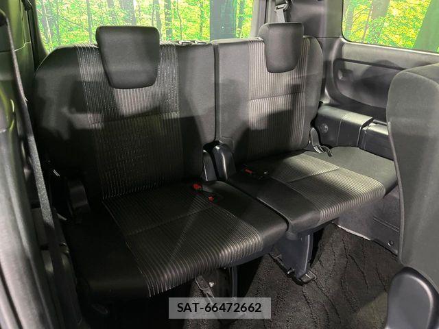 Toyota VOXY 2020-03 8210930-9