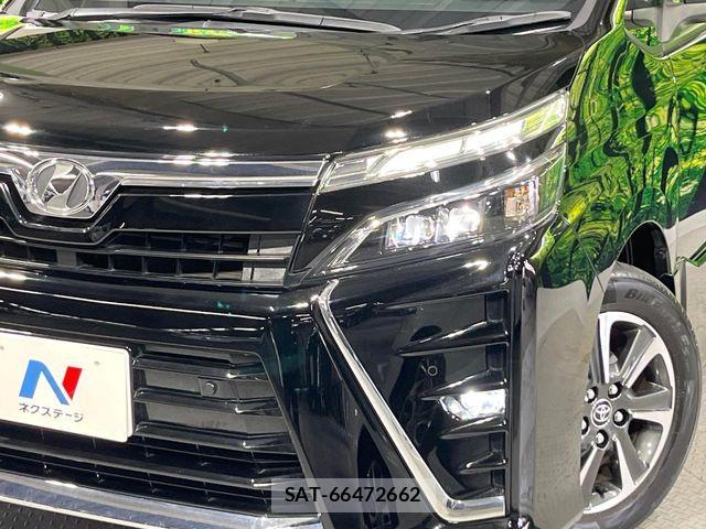 Toyota VOXY 2020-03 8210930-12