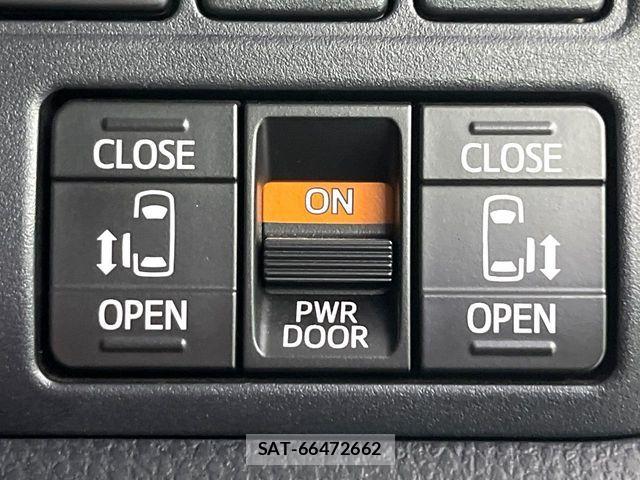 Toyota VOXY 2020-03 8210930-6