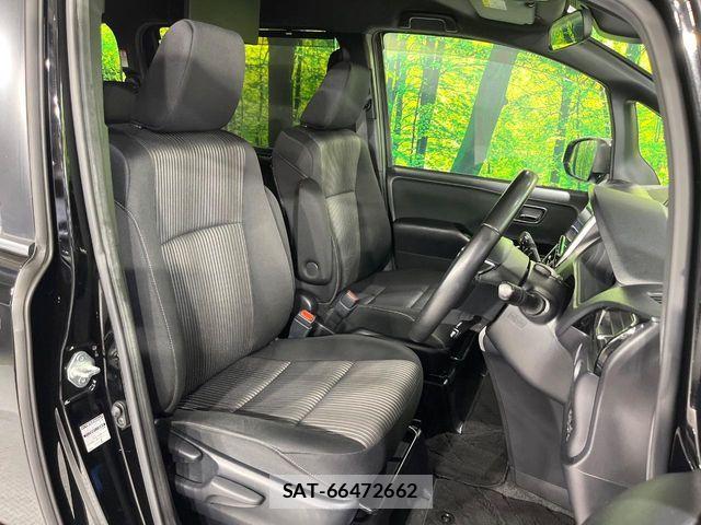 Toyota VOXY 2020-03 8210930-7