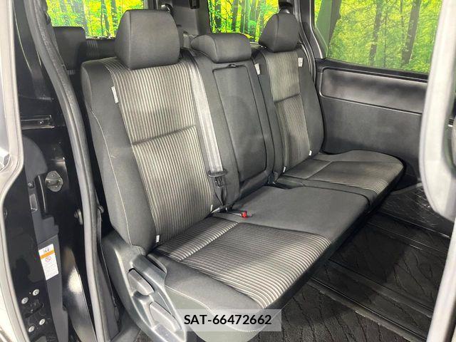 Toyota VOXY 2020-03 8210930-8