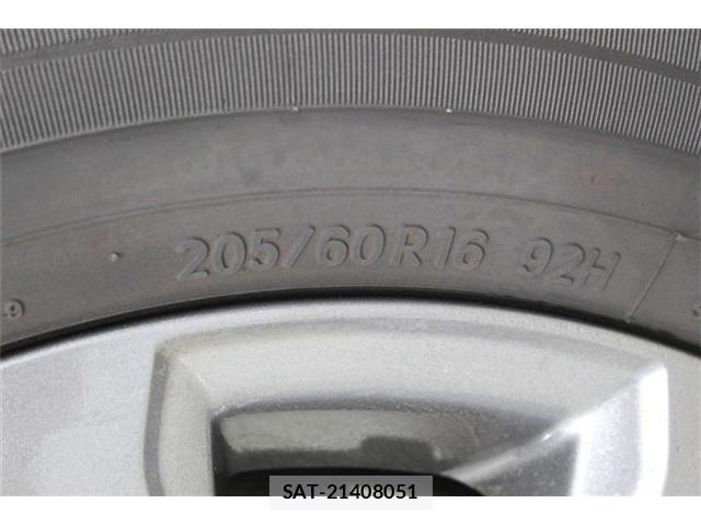 Toyota VOXY 2025-01 8210914-19