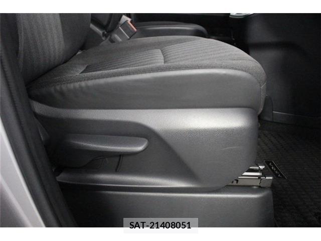 Toyota VOXY 2025-01 8210914-25