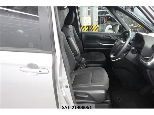 Toyota VOXY 2025-01 8210914-26