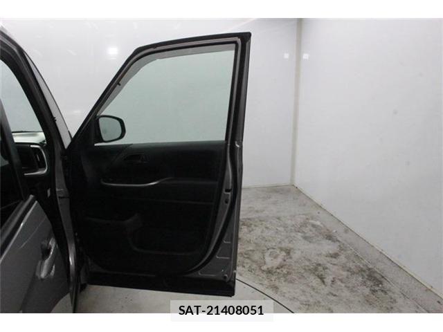 Toyota VOXY 2025-01 8210914-27