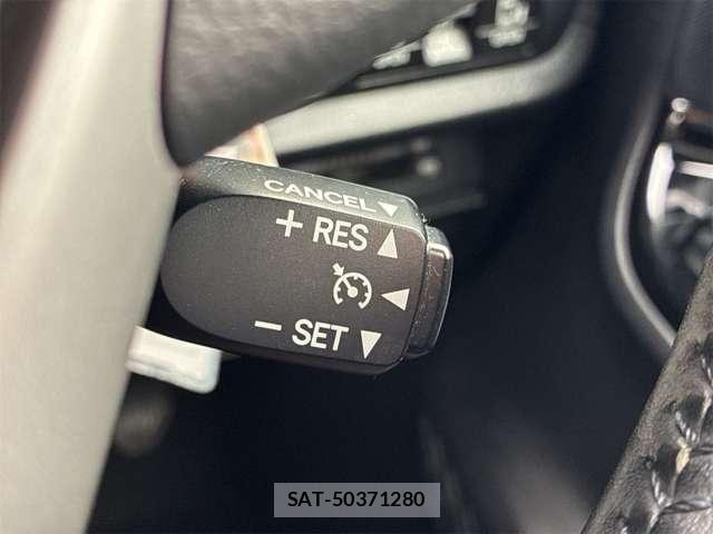Toyota VOXY 2018-06 8210933-10