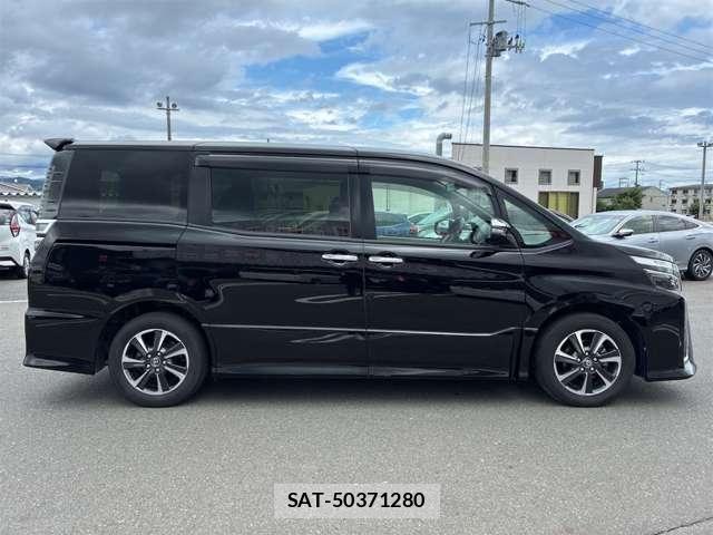 Toyota VOXY 2018-06 8210933-24