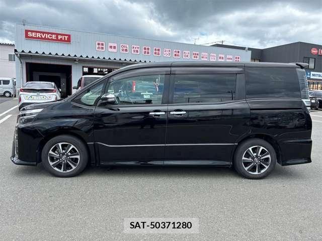 Toyota VOXY 2018-06 8210933-25