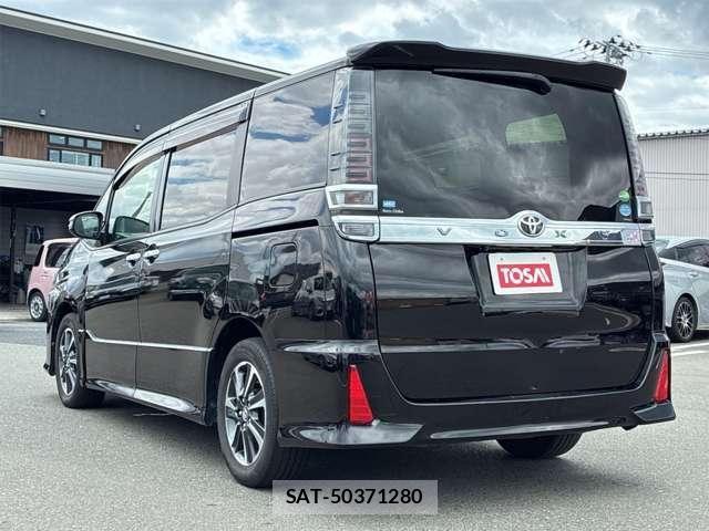Toyota VOXY 2018-06 8210933-26