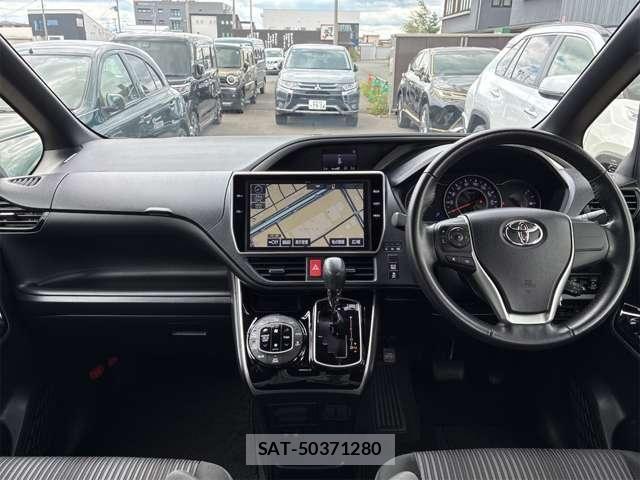 Toyota VOXY 2018-06 8210933-4