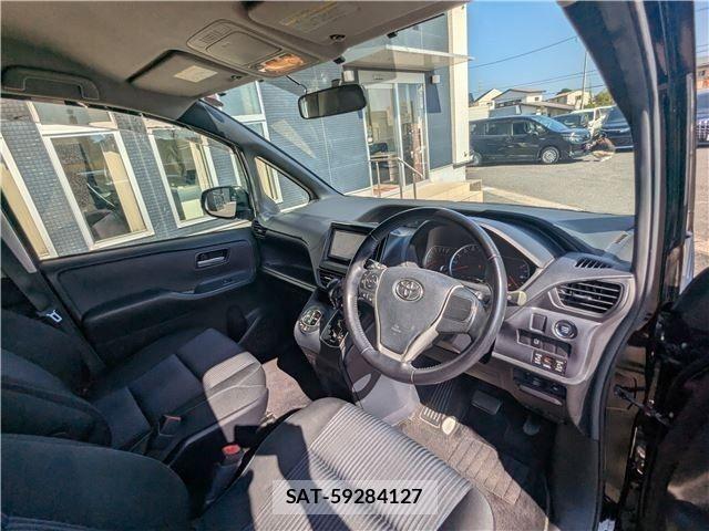 Toyota VOXY 2014-07 8210953-9