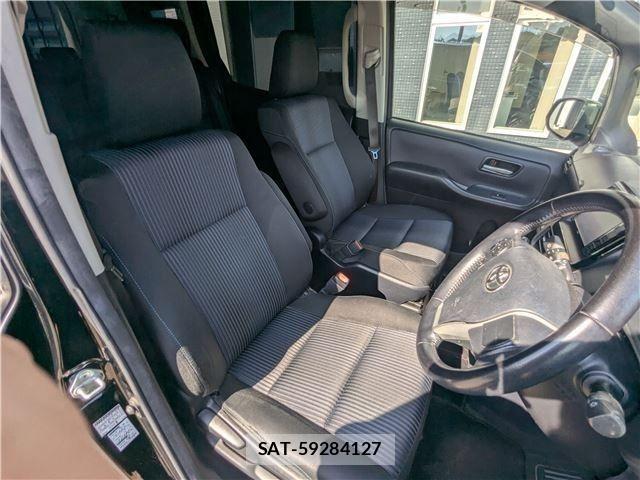 Toyota VOXY 2014-07 8210953-10