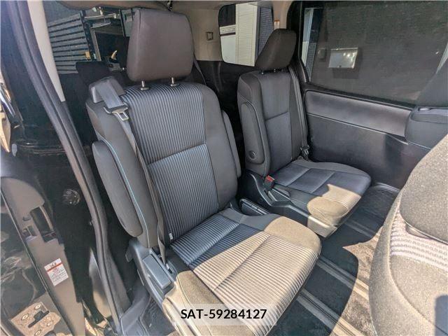 Toyota VOXY 2014-07 8210953-11