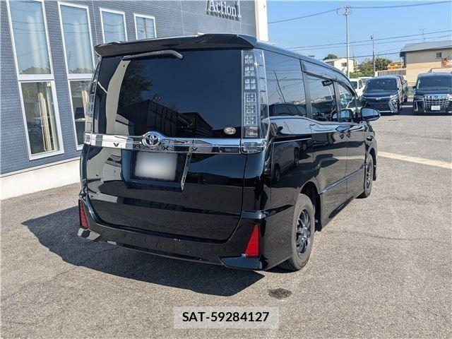 Toyota VOXY 2014-07 8210953-1