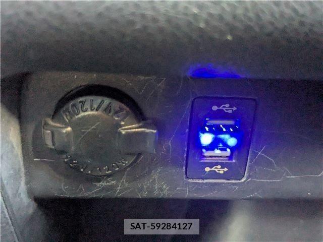 Toyota VOXY 2014-07 8210953-21