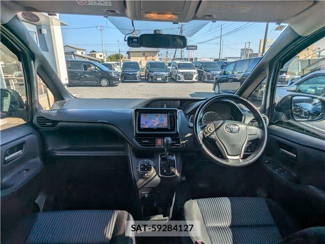 Toyota VOXY 2014-07 8210953-2