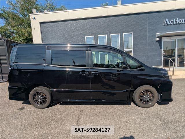 Toyota VOXY 2014-07 8210953-4