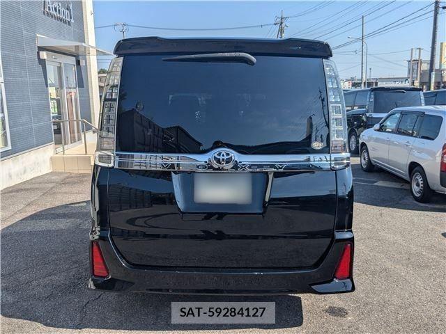 Toyota VOXY 2014-07 8210953-6