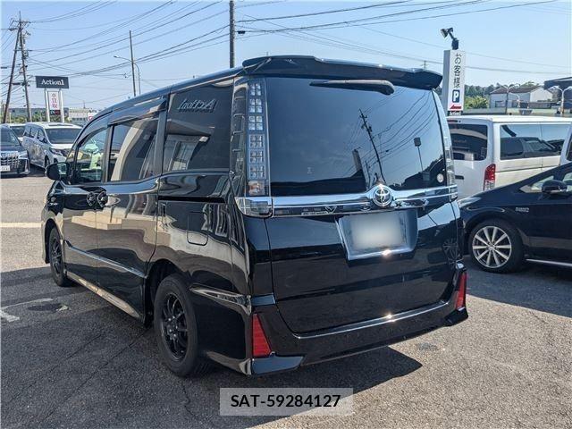 Toyota VOXY 2014-07 8210953-7