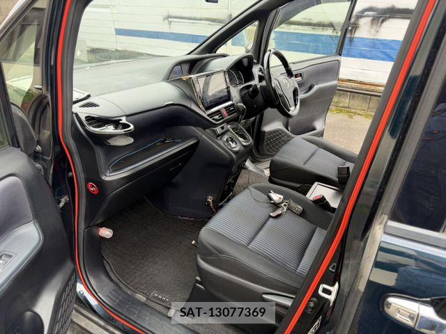 Toyota VOXY 2014-06 8210950-7