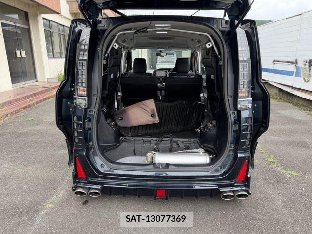 Toyota VOXY 2014-06 8210950-11