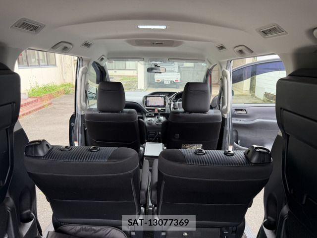 Toyota VOXY 2014-06 8210950-14