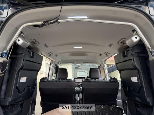 Toyota VOXY 2014-06 8210950-15