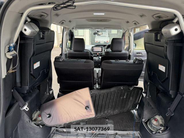 Toyota VOXY 2014-06 8210950-16