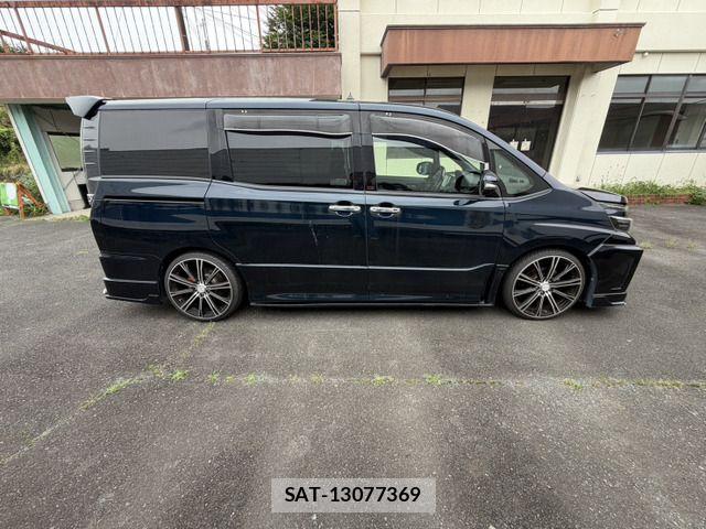 Toyota VOXY 2014-06 8210950-3