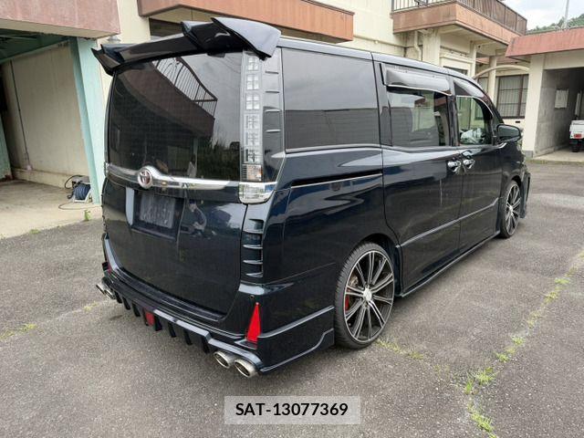 Toyota VOXY 2014-06 8210950-4