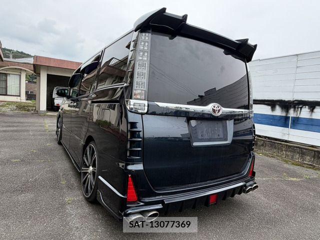 Toyota VOXY 2014-06 8210950-5