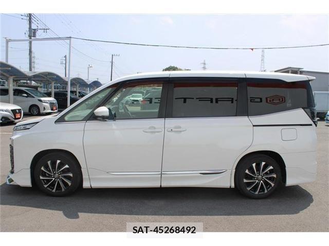 Toyota VOXY 2022-06 8210903-10