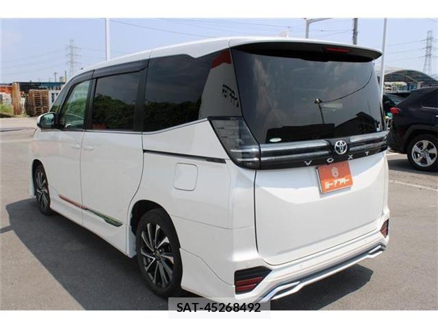 Toyota VOXY 2022-06 8210903-11