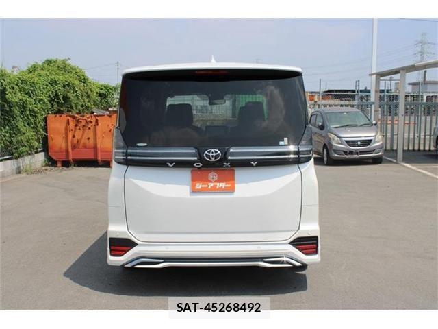 Toyota VOXY 2022-06 8210903-12