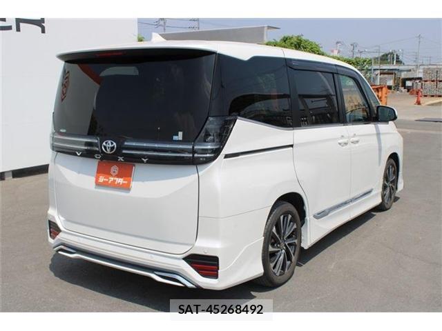 Toyota VOXY 2022-06 8210903-13