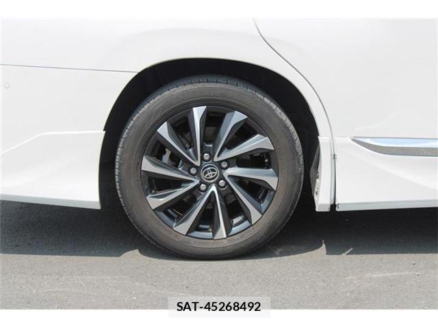Toyota VOXY 2022-06 8210903-16