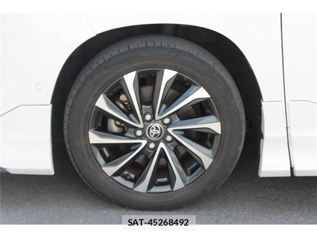 Toyota VOXY 2022-06 8210903-18