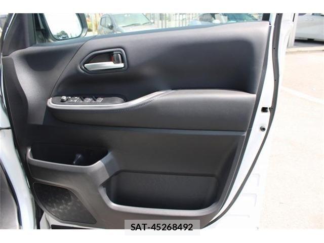 Toyota VOXY 2022-06 8210903-28