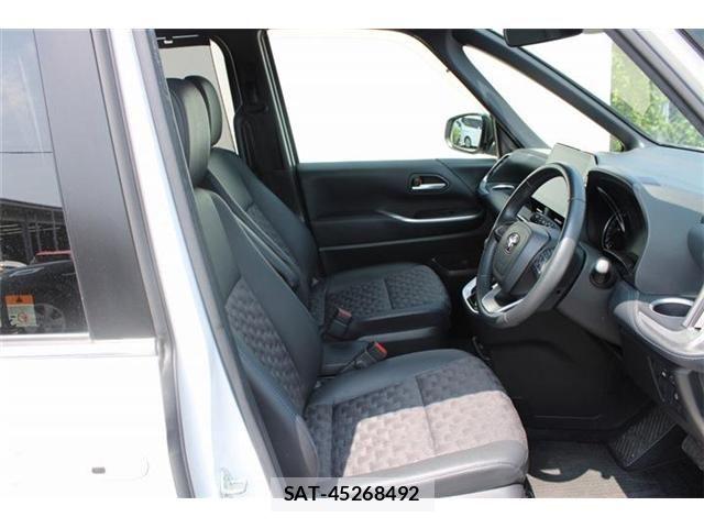 Toyota VOXY 2022-06 8210903-29