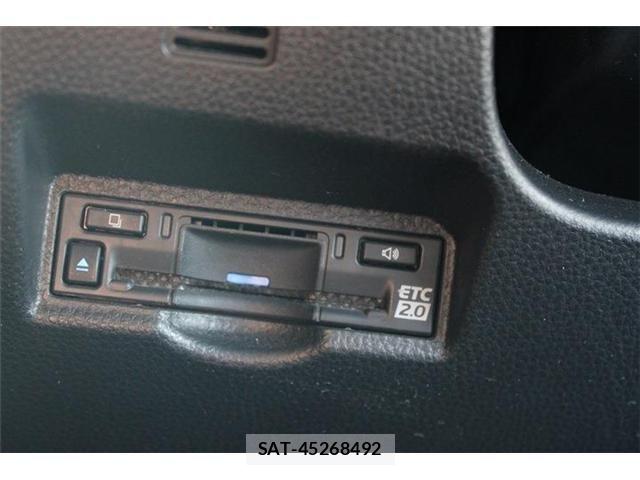 Toyota VOXY 2022-06 8210903-4