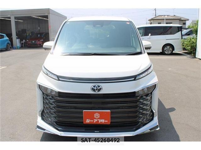 Toyota VOXY 2022-06 8210903-8