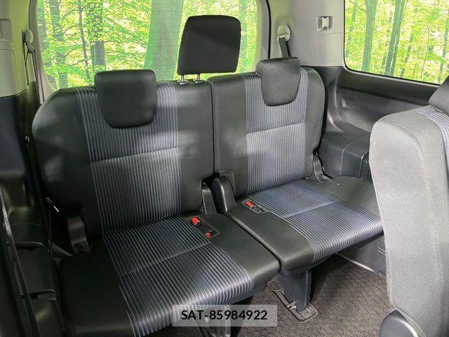 Toyota VOXY 2015-07 8210945-9