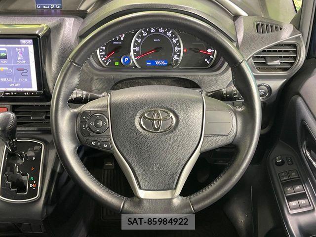 Toyota VOXY 2015-07 8210945-11
