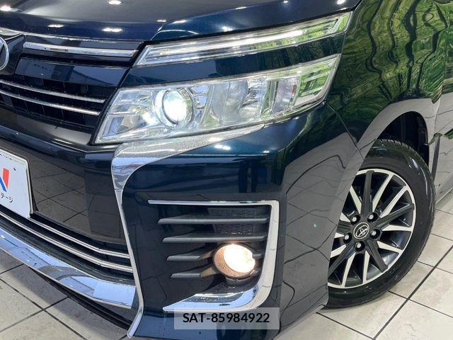 Toyota VOXY 2015-07 8210945-12