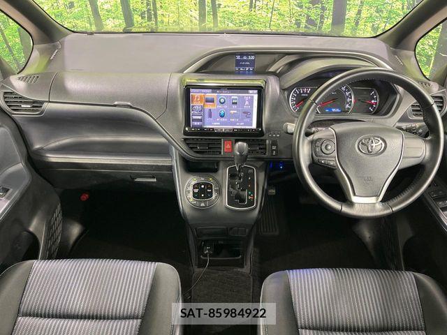 Toyota VOXY 2015-07 8210945-1