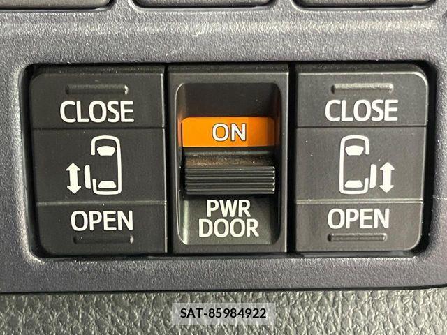 Toyota VOXY 2015-07 8210945-3