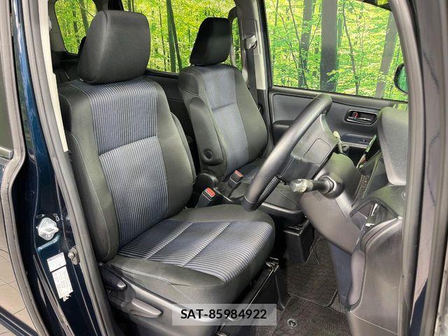 Toyota VOXY 2015-07 8210945-7