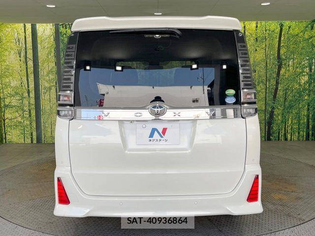 Toyota VOXY 2019-11 8210922-15