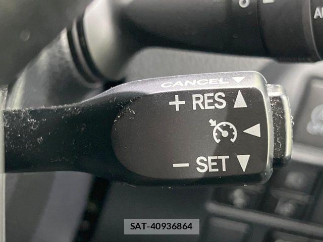 Toyota VOXY 2019-11 8210922-6